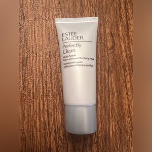 Estee Lauder- Perfectly Clean